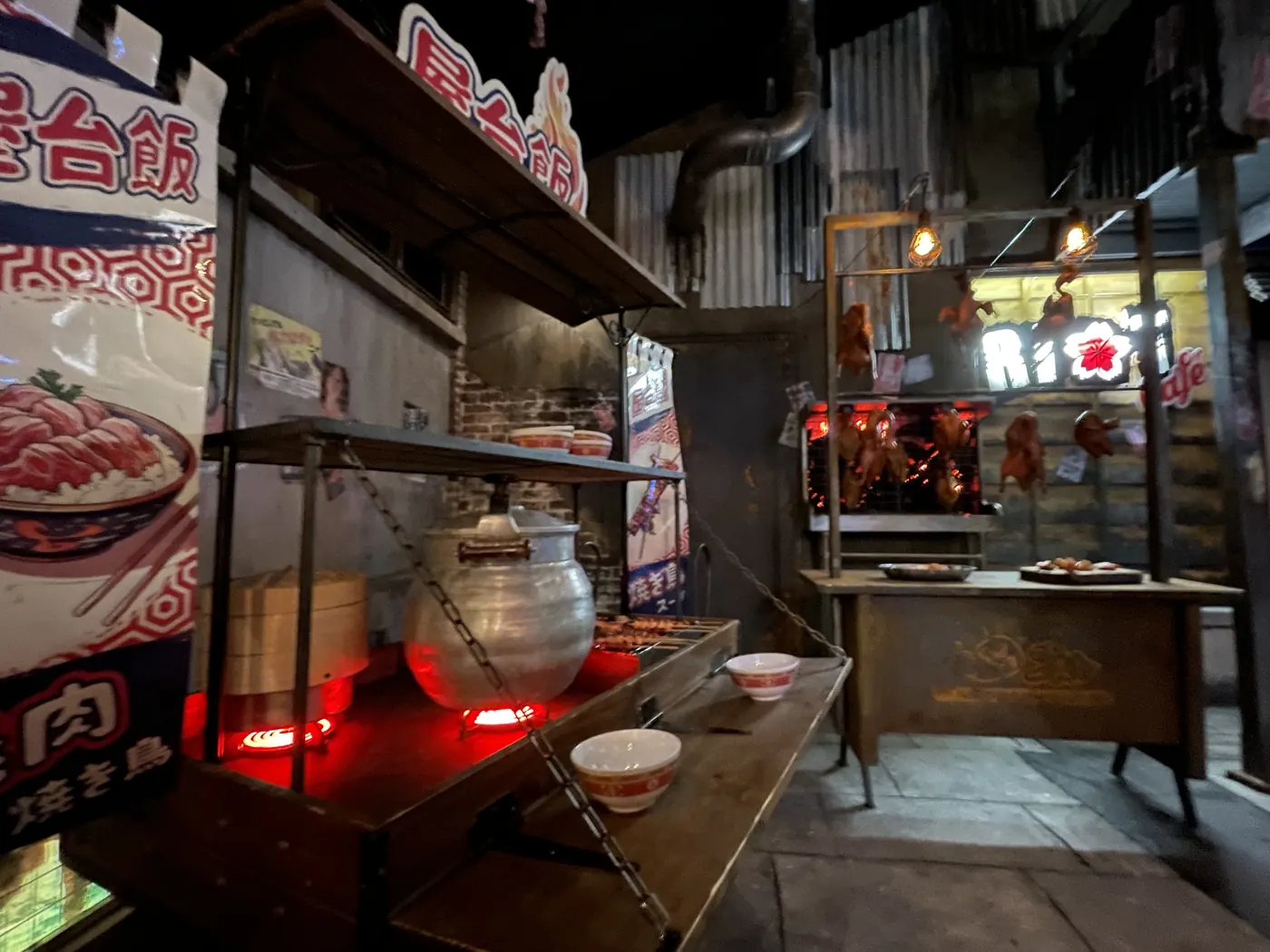 Échoppe de rue immersive avec enseignes lumineuses et accessoires
